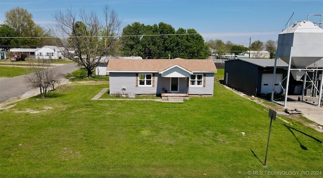 back of house featuring a yard