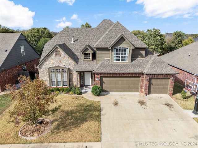 view of front of home featuring a front lawn and a garage