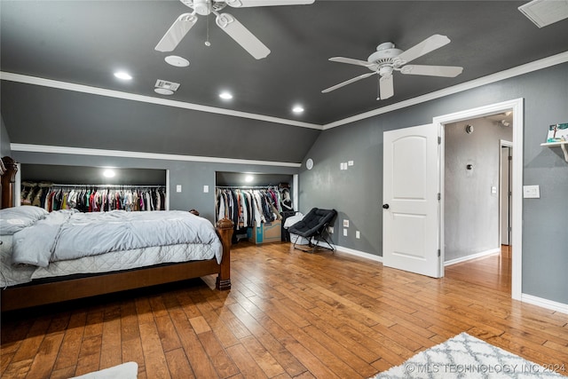 bedroom featuring light hardwood / wood-style flooring, vaulted ceiling, crown molding, and ceiling fan