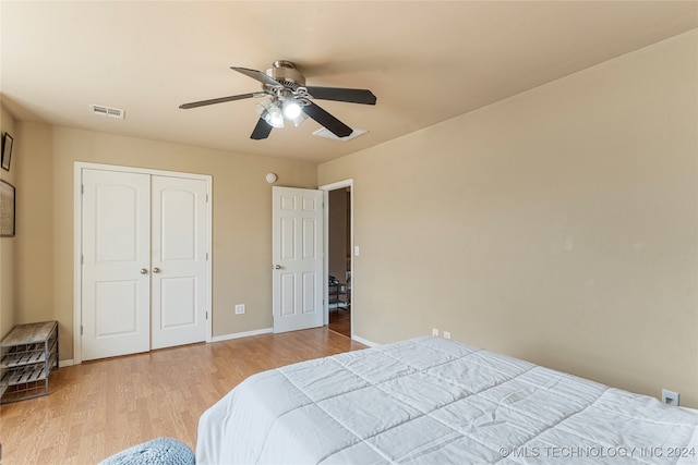 bedroom featuring light hardwood / wood-style floors, a closet, and ceiling fan