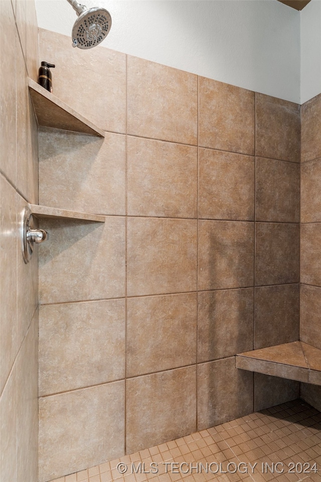 bathroom featuring tiled shower