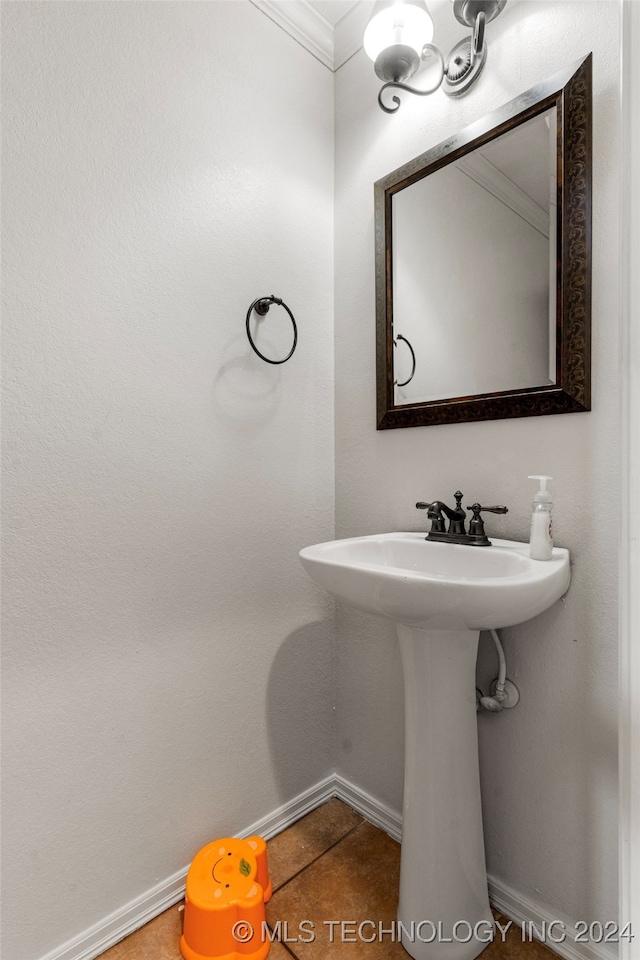 bathroom featuring crown molding and tile patterned floors