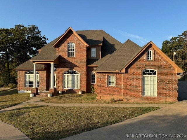 front of property featuring a front yard