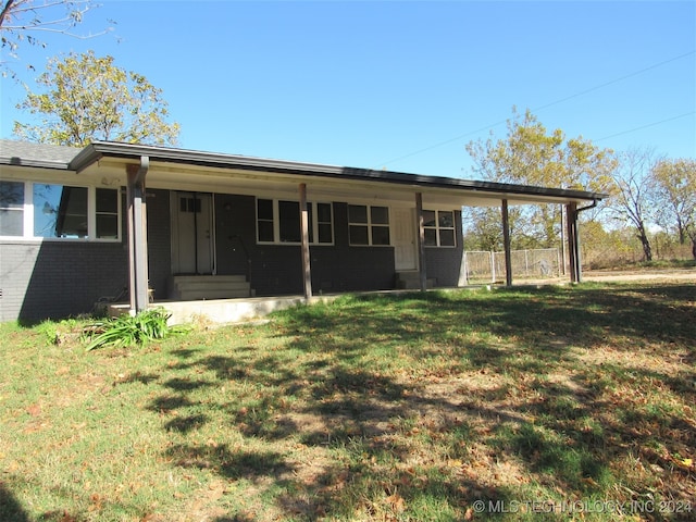 view of front facade with a front lawn