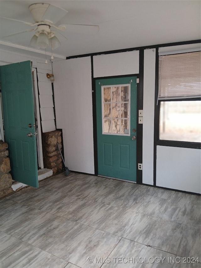 entryway with ceiling fan