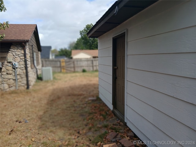 view of yard featuring cooling unit