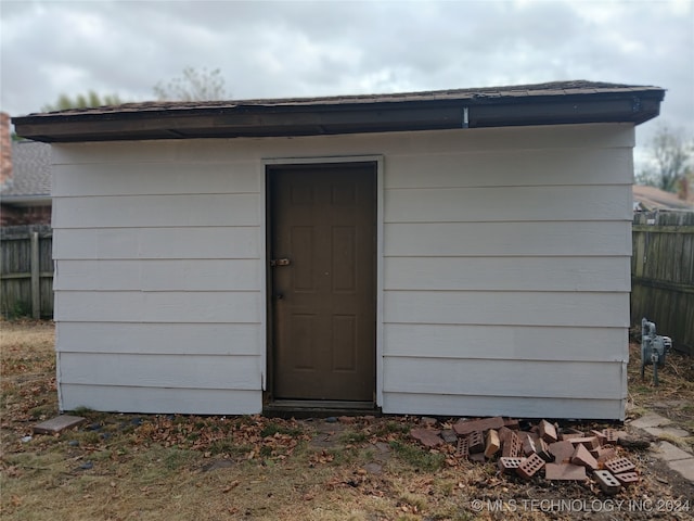 view of outbuilding