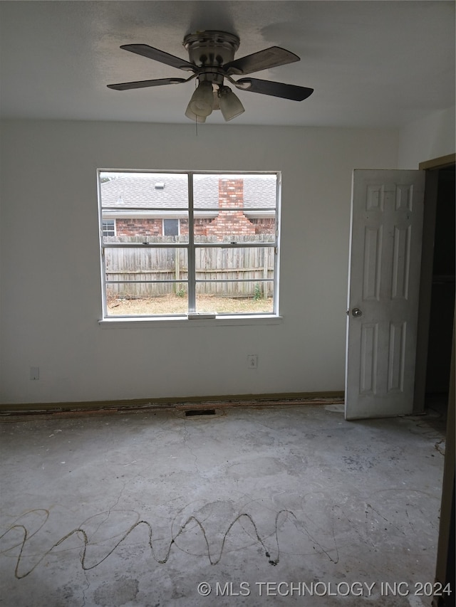 unfurnished room with ceiling fan