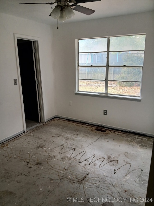 unfurnished room featuring ceiling fan