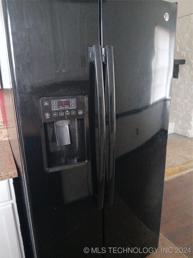 interior details with black fridge with ice dispenser