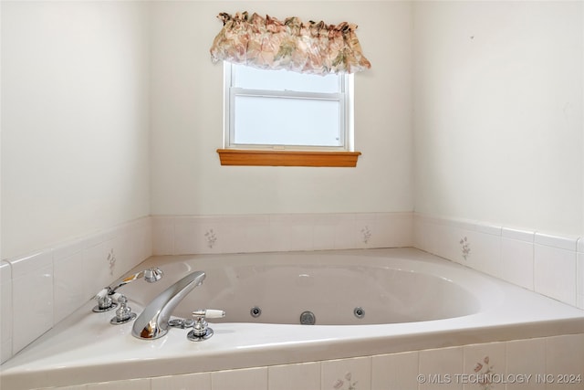 bathroom featuring tiled tub