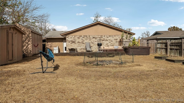 view of yard featuring a storage unit