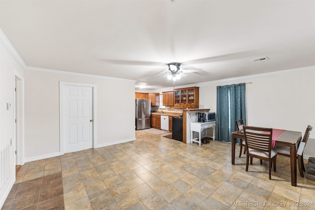 kitchen featuring ornamental molding, a kitchen breakfast bar, stainless steel appliances, and ceiling fan