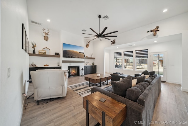 living room featuring light hardwood / wood-style floors and ceiling fan