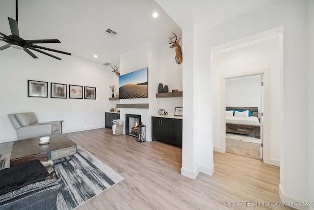 living room featuring light wood-type flooring and ceiling fan