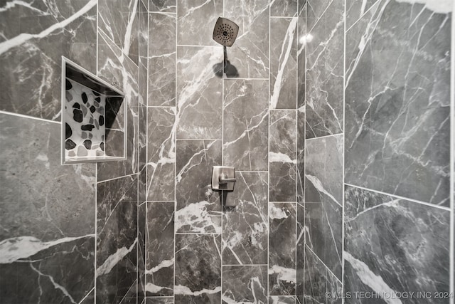 bathroom featuring tiled shower