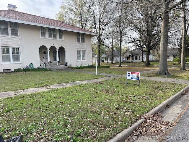 view of front of house with a front lawn