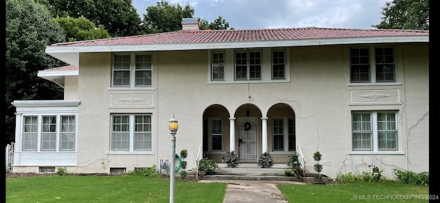 view of front of home with a front lawn