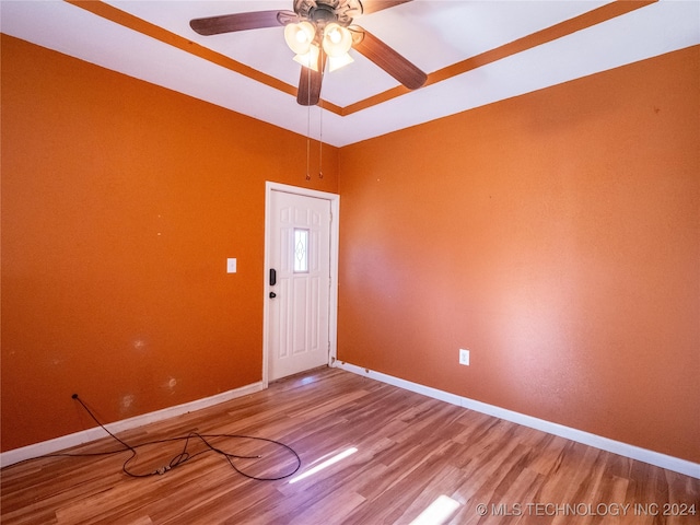 foyer entrance with ceiling fan, wood finished floors, and baseboards