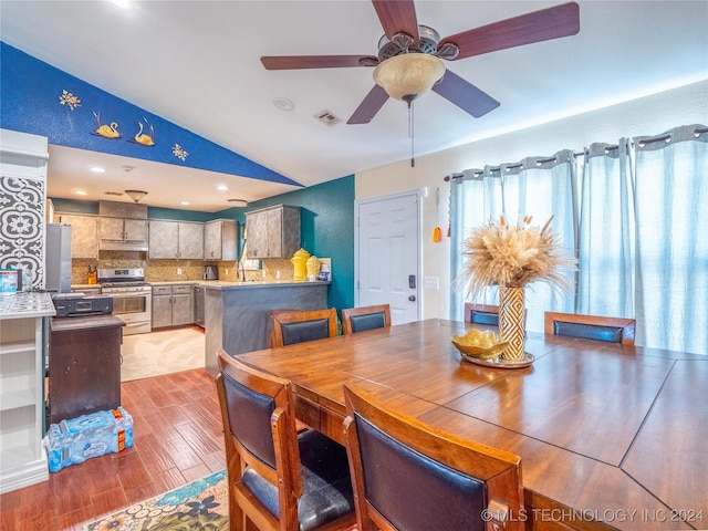 dining room with lofted ceiling, light wood-style flooring, recessed lighting, visible vents, and a ceiling fan