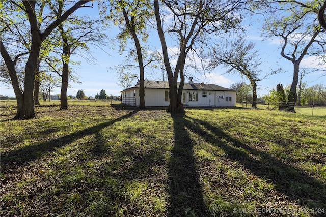 view of yard with a rural view