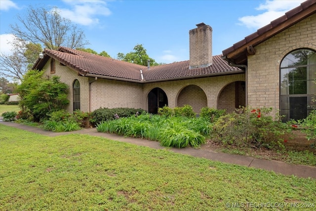 exterior space with a front yard