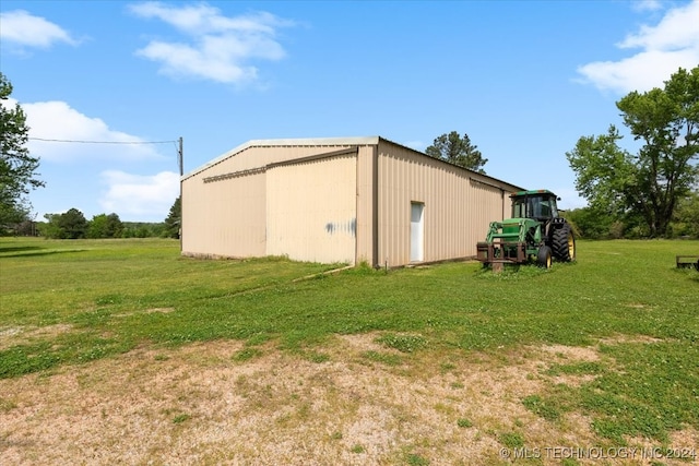 exterior space featuring a lawn