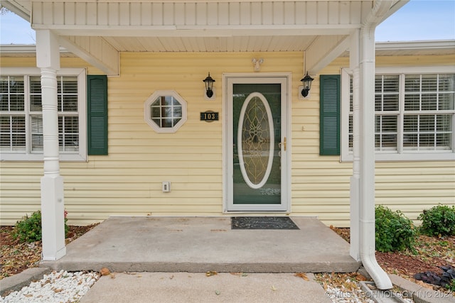 entrance to property featuring a porch