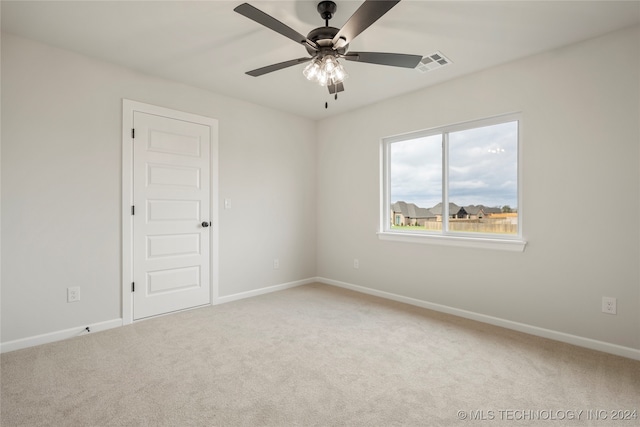 unfurnished room with light carpet and ceiling fan