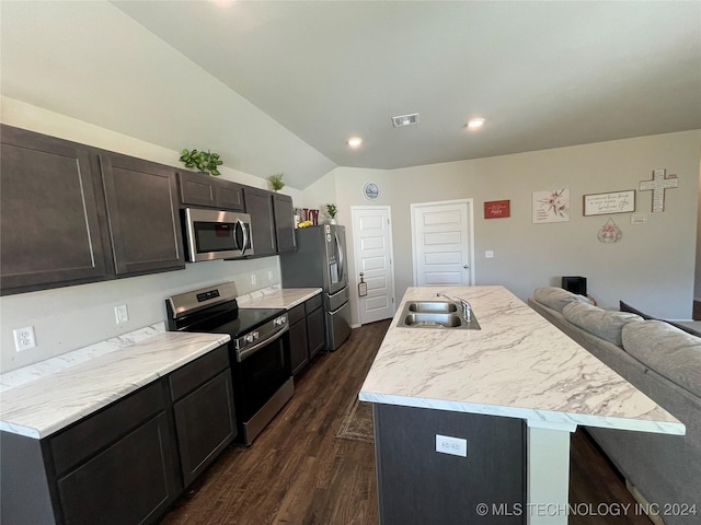 kitchen with sink, stainless steel appliances, dark hardwood / wood-style floors, and an island with sink