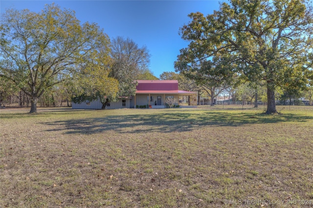 view of front of house featuring a front yard