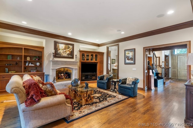 living room featuring hardwood / wood-style floors and ornamental molding