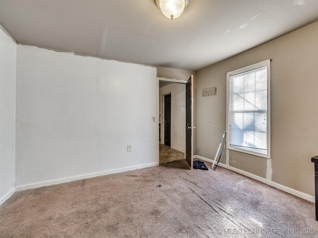 spare room featuring carpet floors