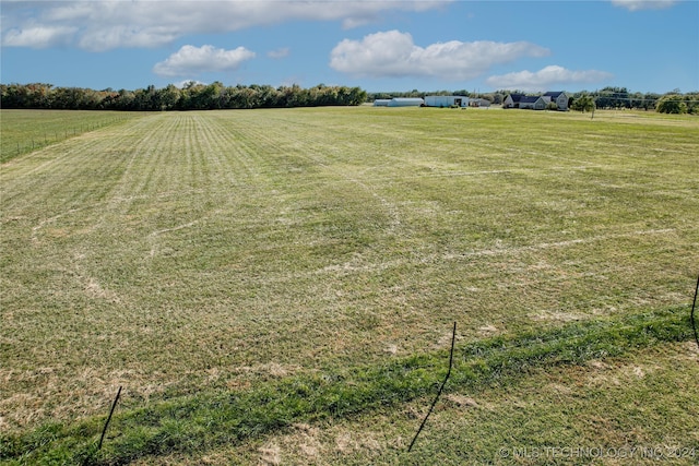 view of yard featuring a rural view