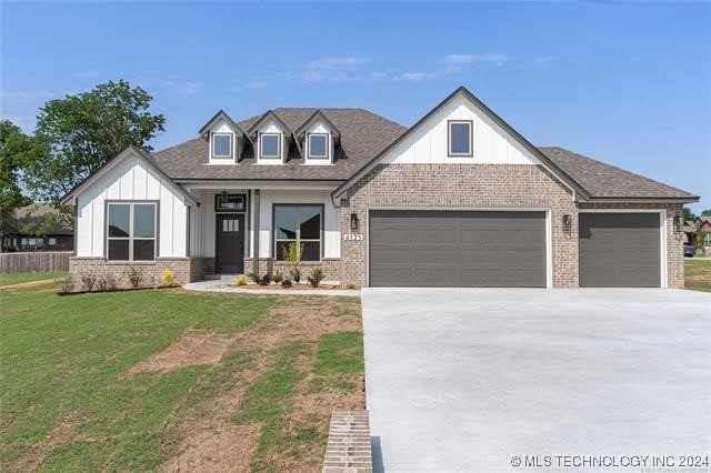 view of front of house with a garage and a front yard