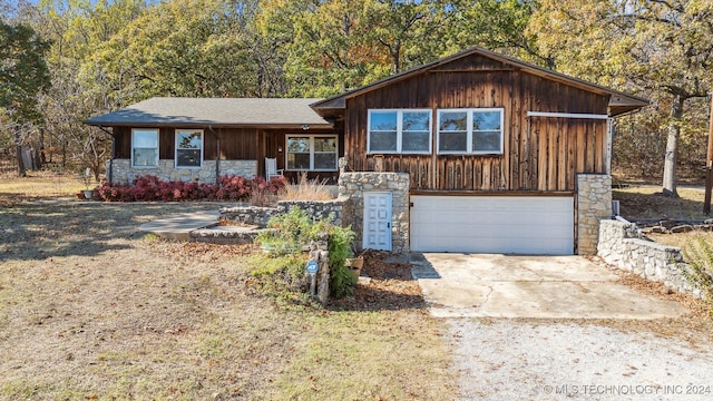 view of front of property featuring a garage