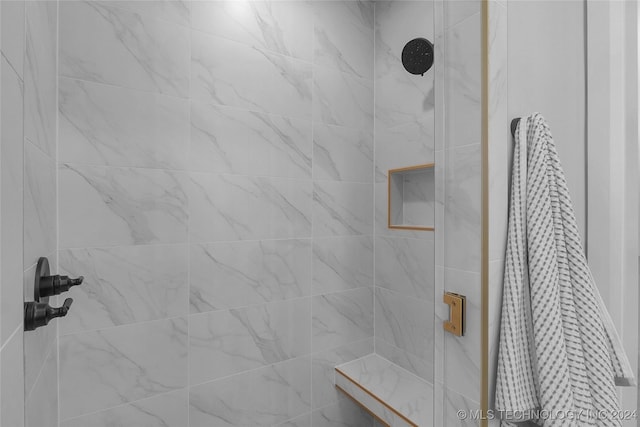 bathroom featuring tiled shower