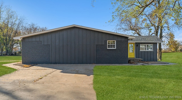 exterior space featuring a front lawn