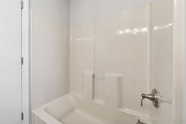 bathroom with shower / tub combination