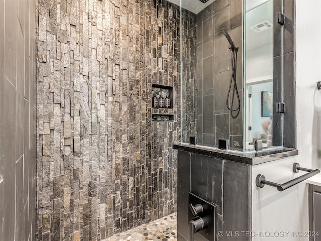 bathroom featuring tiled shower