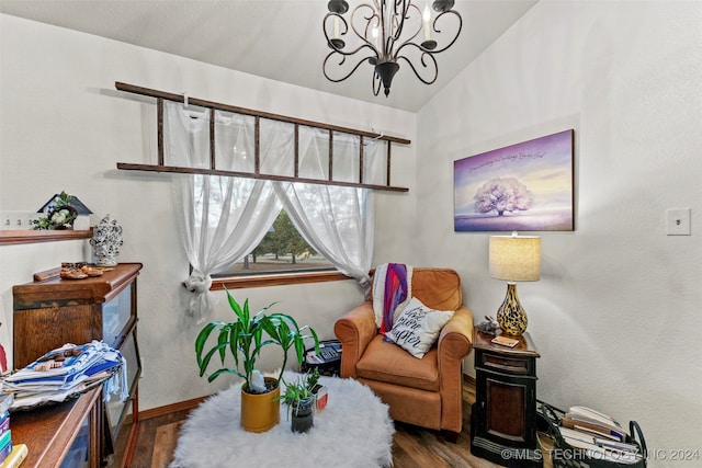 living area featuring an inviting chandelier, dark wood-type flooring, and vaulted ceiling