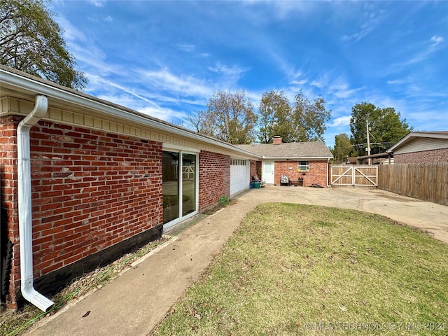 view of yard featuring a garage