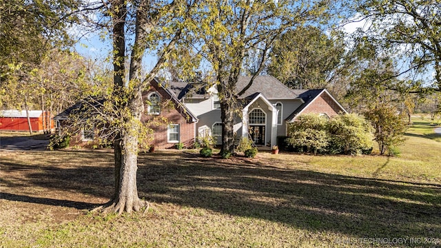 view of front of home with a front lawn