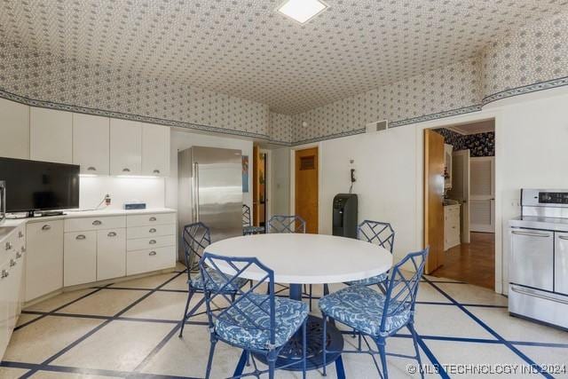 2840 S Victor Ave, Tulsa, OK 74114 - view of dining space