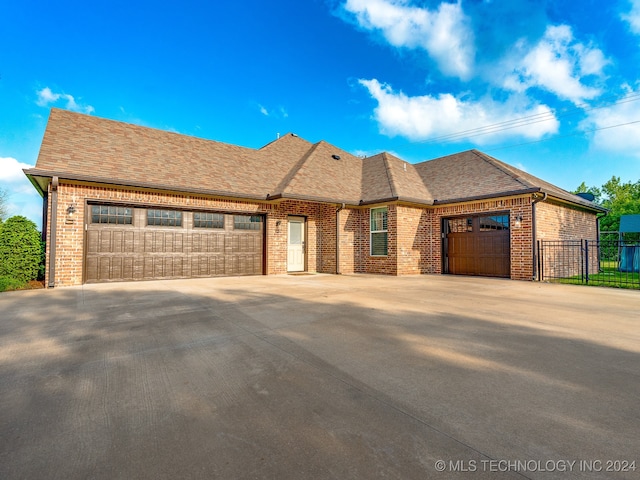 view of front facade featuring a garage