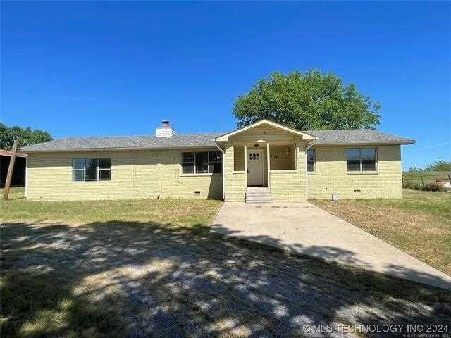 7740 Swayback, Sulphur, OK 73086 - single story home featuring brick siding and a chimney