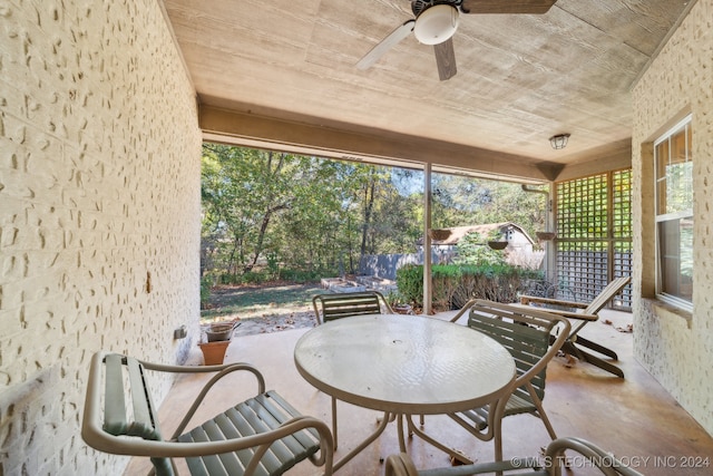 sunroom / solarium featuring ceiling fan