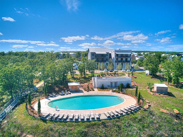 view of pool featuring a yard