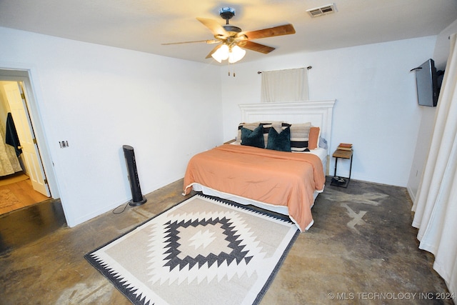 bedroom with ceiling fan