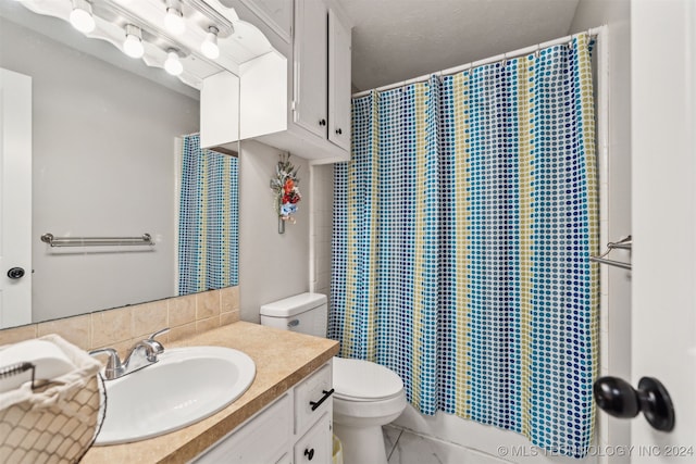 bathroom featuring tasteful backsplash, vanity, a shower with shower curtain, and toilet